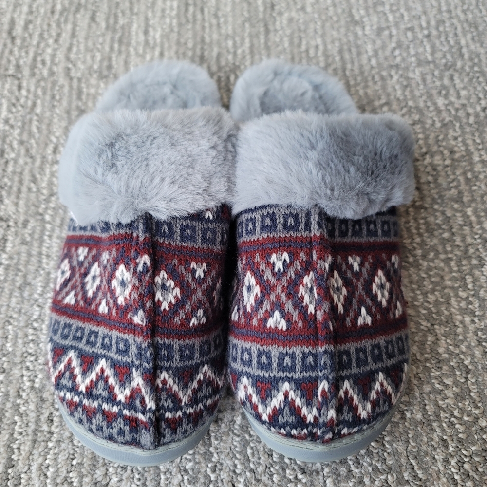 Born Fair Isle Faux Fur Scuff Slippers Size Small 5-6 Color Navy/Grey
